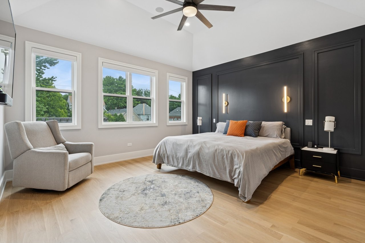 2026 W. Waveland- A North Center Gem!