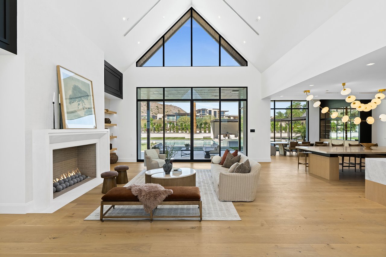 6230 E HILLCREST Boulevard