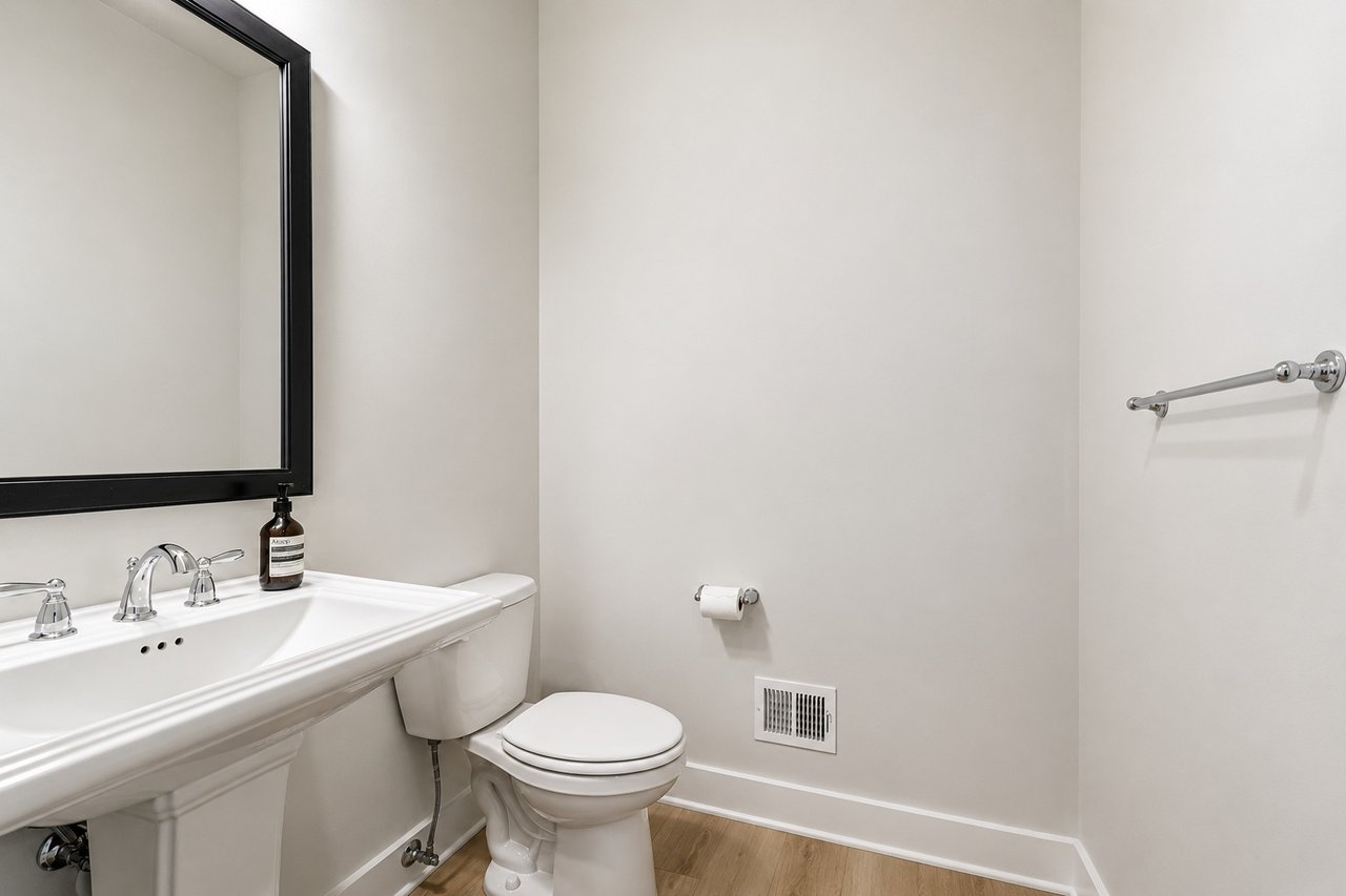 8189 River Rd, Bethesda MD 20817