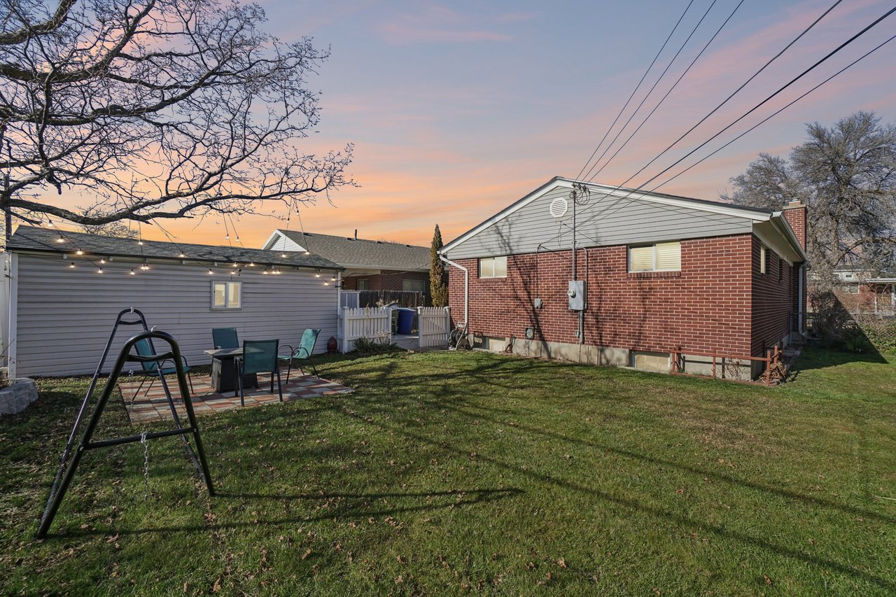 870 E Zenith Ave