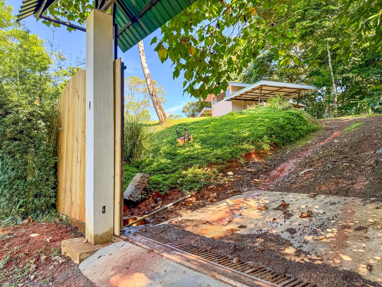 Jungle River Retreat with Airbnb & Build Space in Ojochal