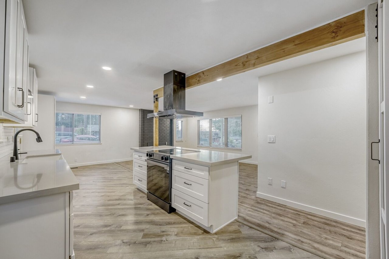 9632 S 216th St, Kent, WA 98031