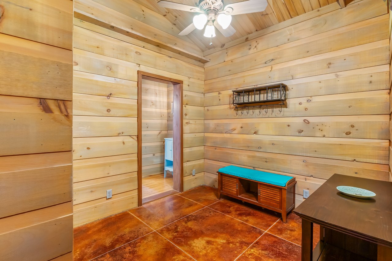 438 PALMETTO DR