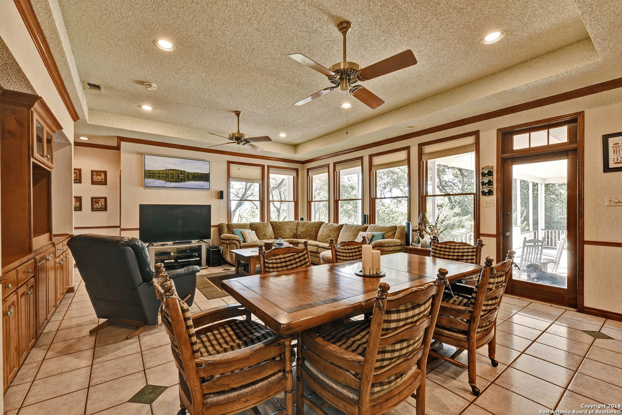 13819 Bluff Ln
