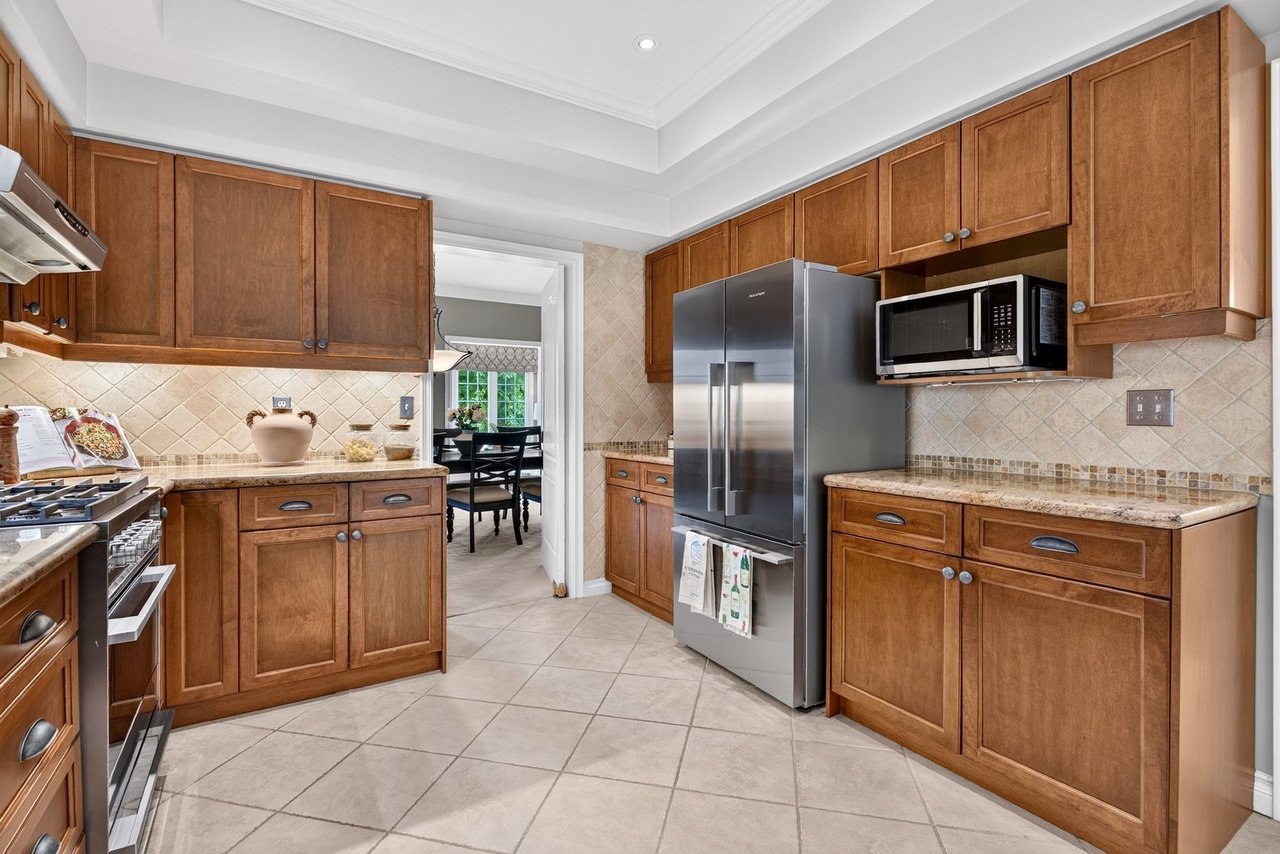 Executive Millcroft Townhome
