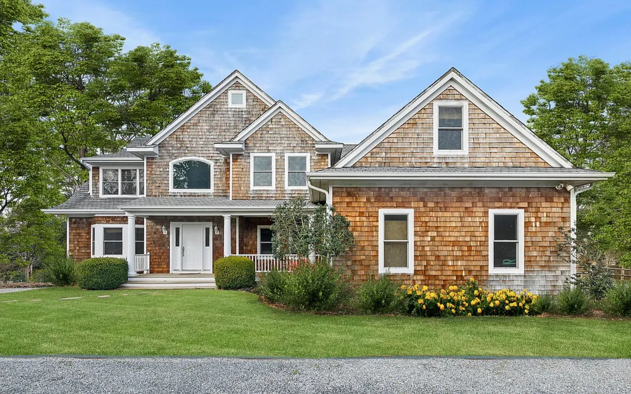 16 Bittersweet Ln