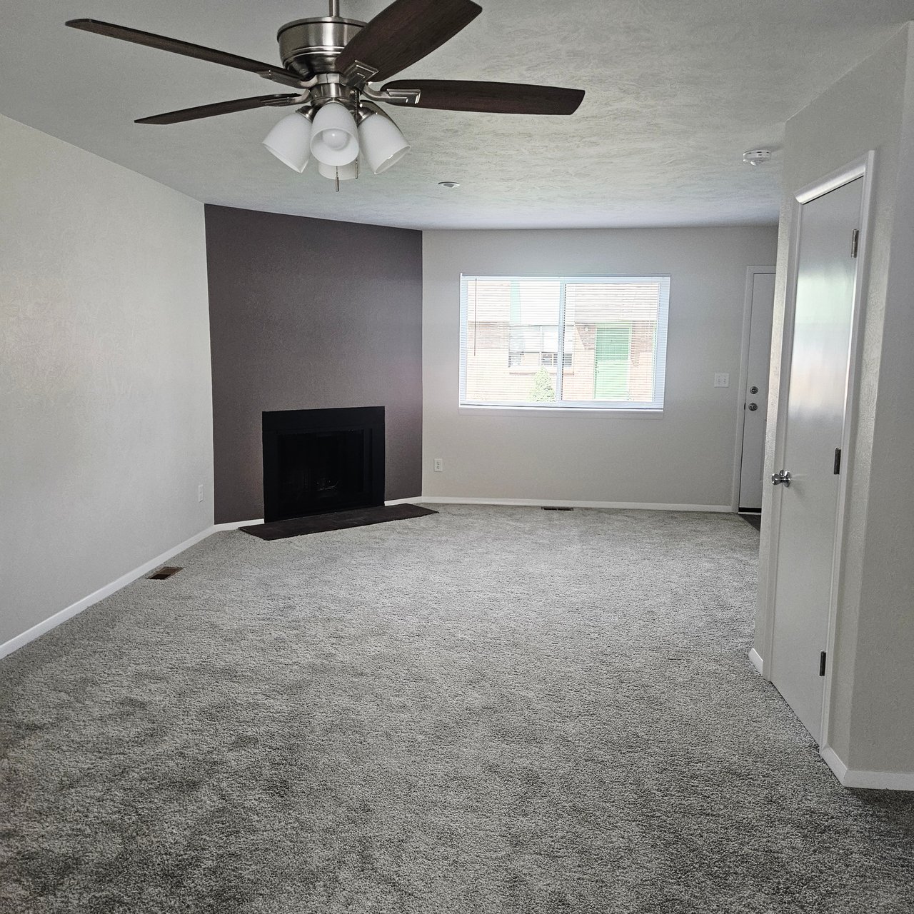 2 Bed 1.5 Bath Townhome Lakewood