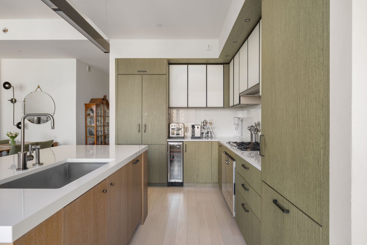 959 First Ave, Unit 17C