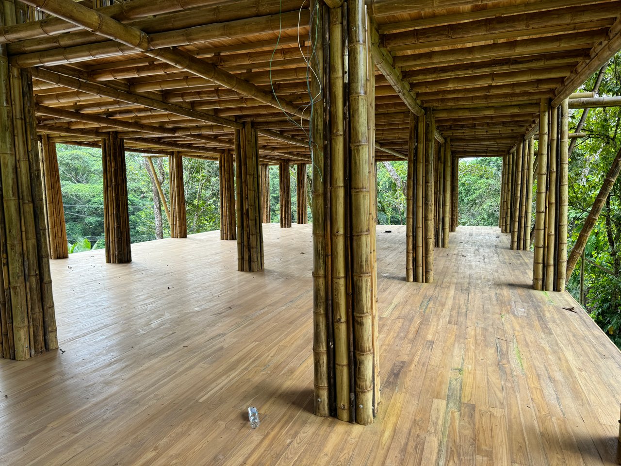 0.69 ACRES – Bamboo And Wooden Commercial Building On The Paved Coastal Highway Between Uvita And Ojochal!!!