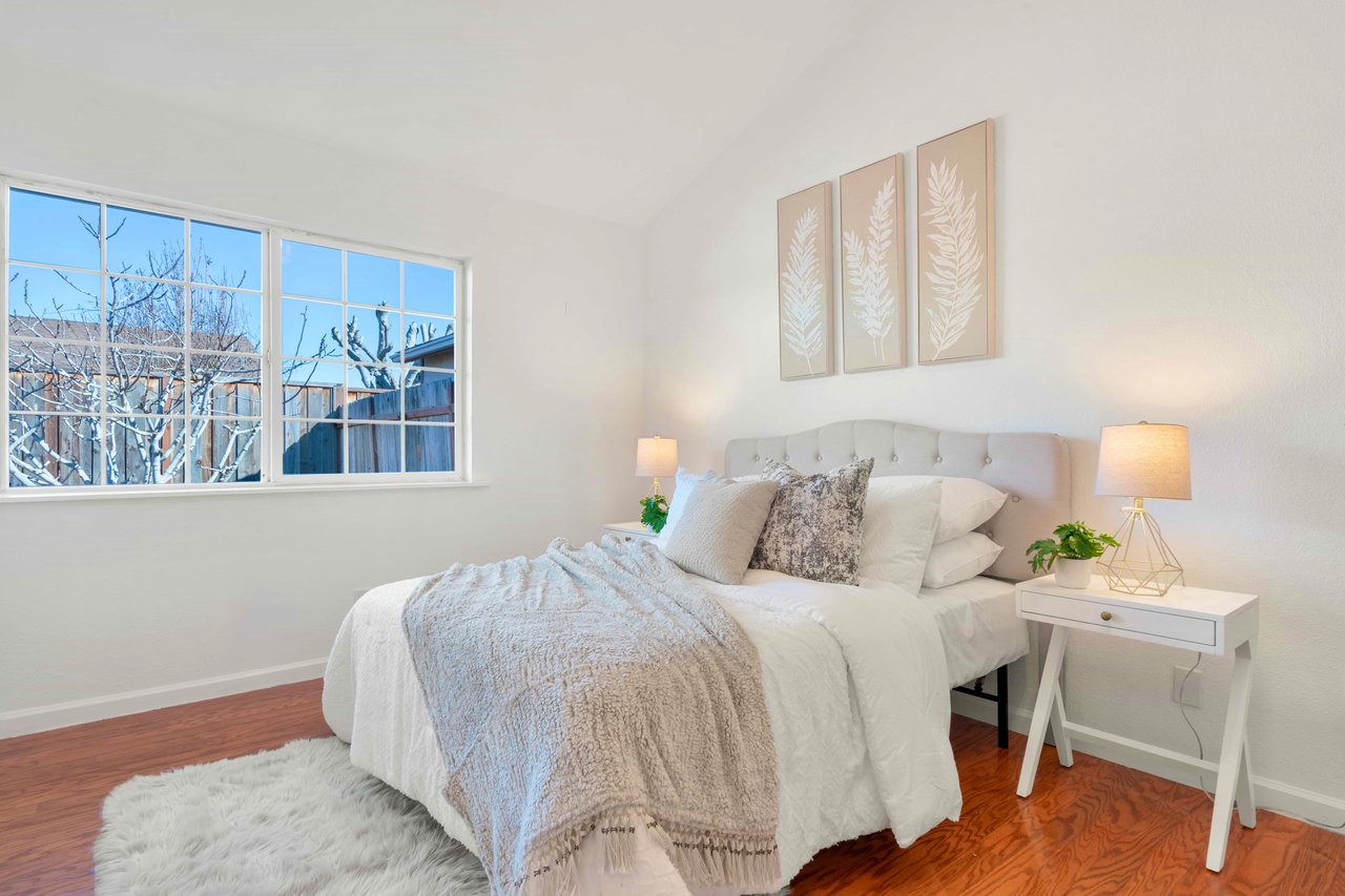 32490 Lake Temescal Ln