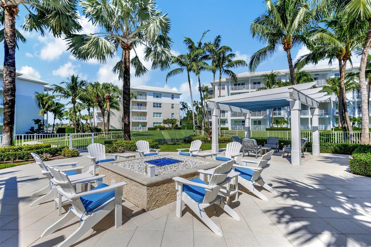 833 Bay Colony Drive S