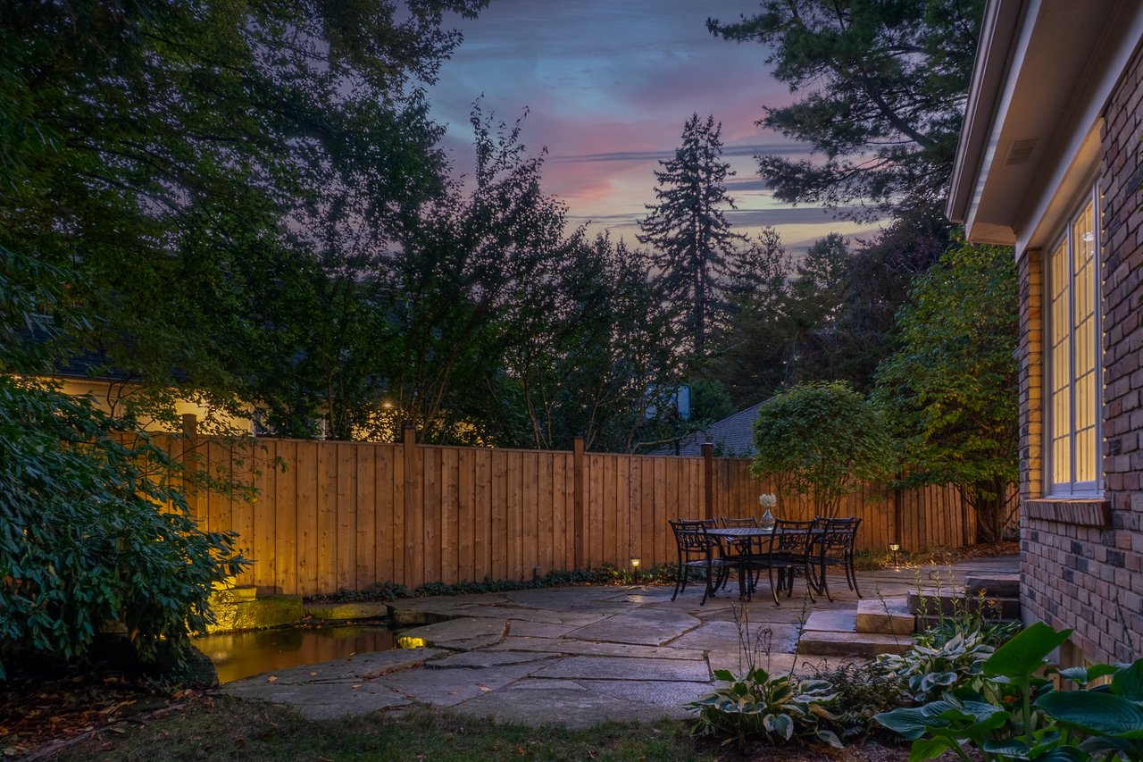 206 Rossmore Boulevard, Burlington