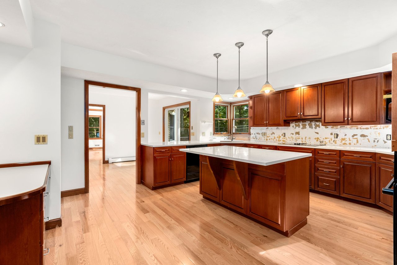 4 Leslie Rd