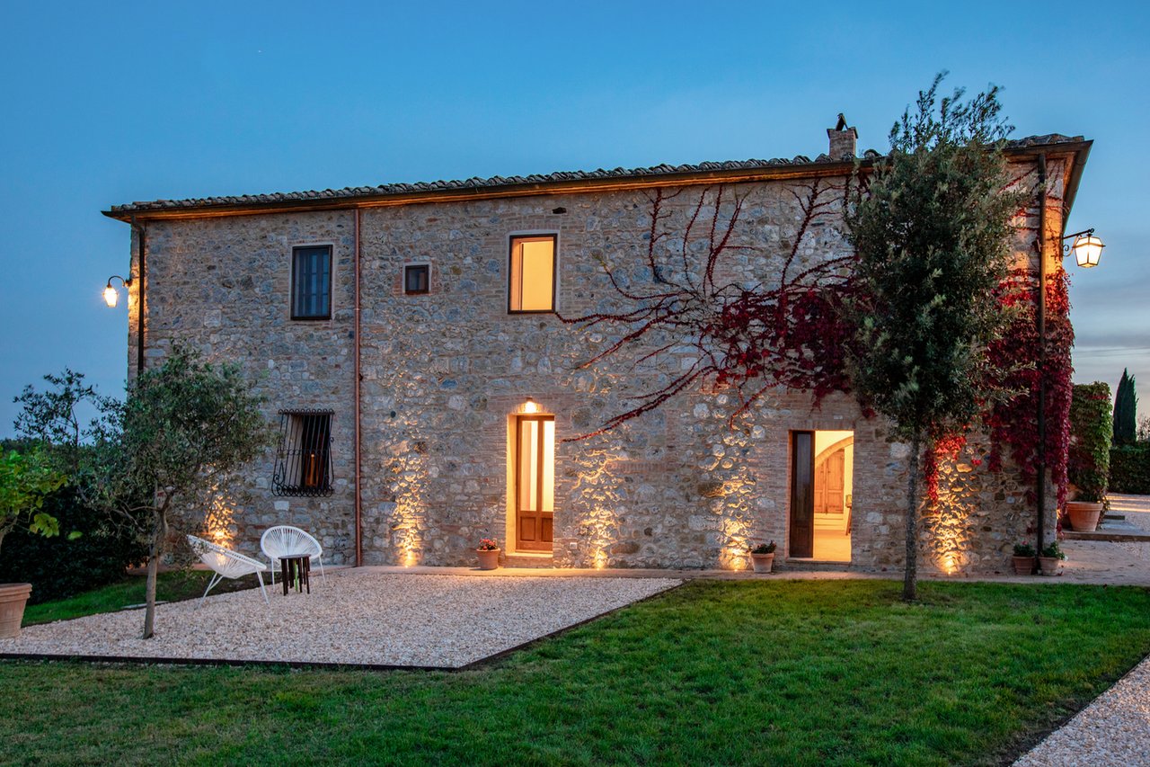Country Luxury Home For Rent in Valdorcia