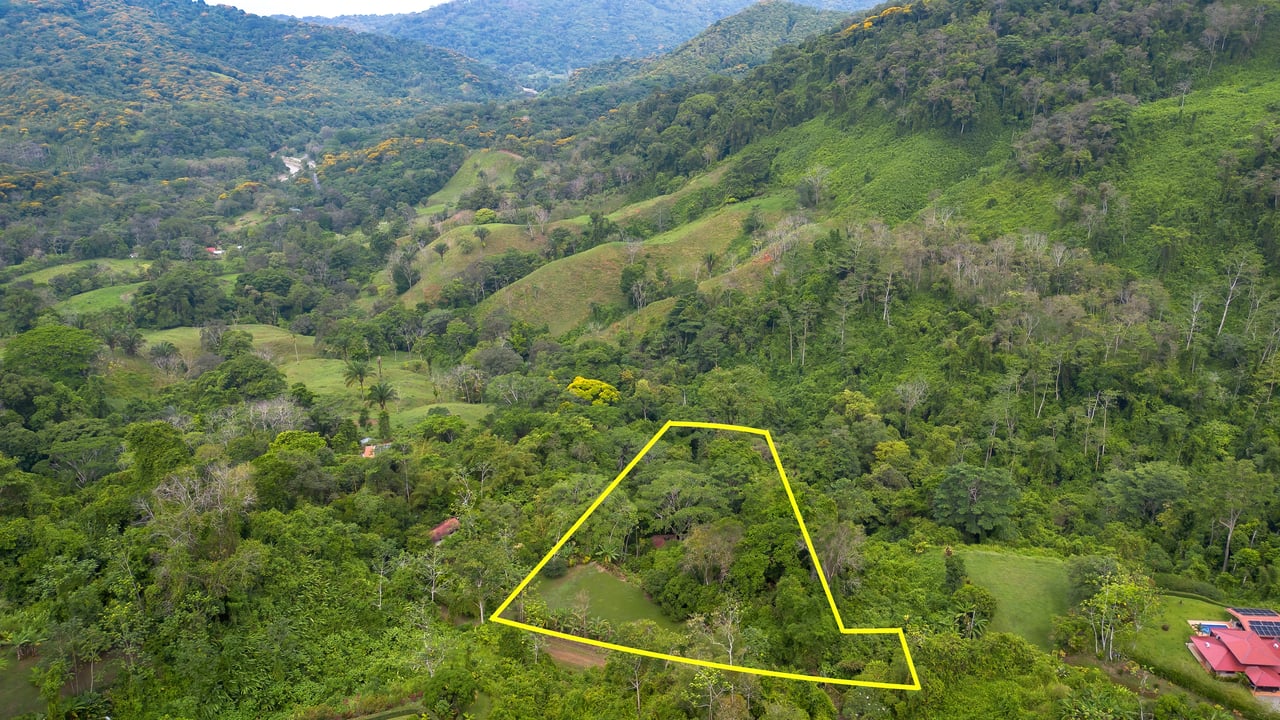 Waterfall Retreat with Casita & Build-Ready Lot in Cascada Azul, Baru