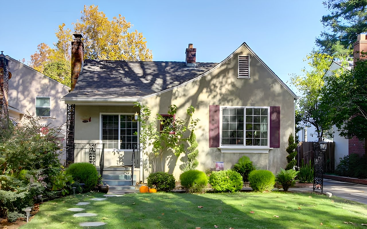 1817 Markham Way Sacramento, CA 95818- Land Park home for sale!