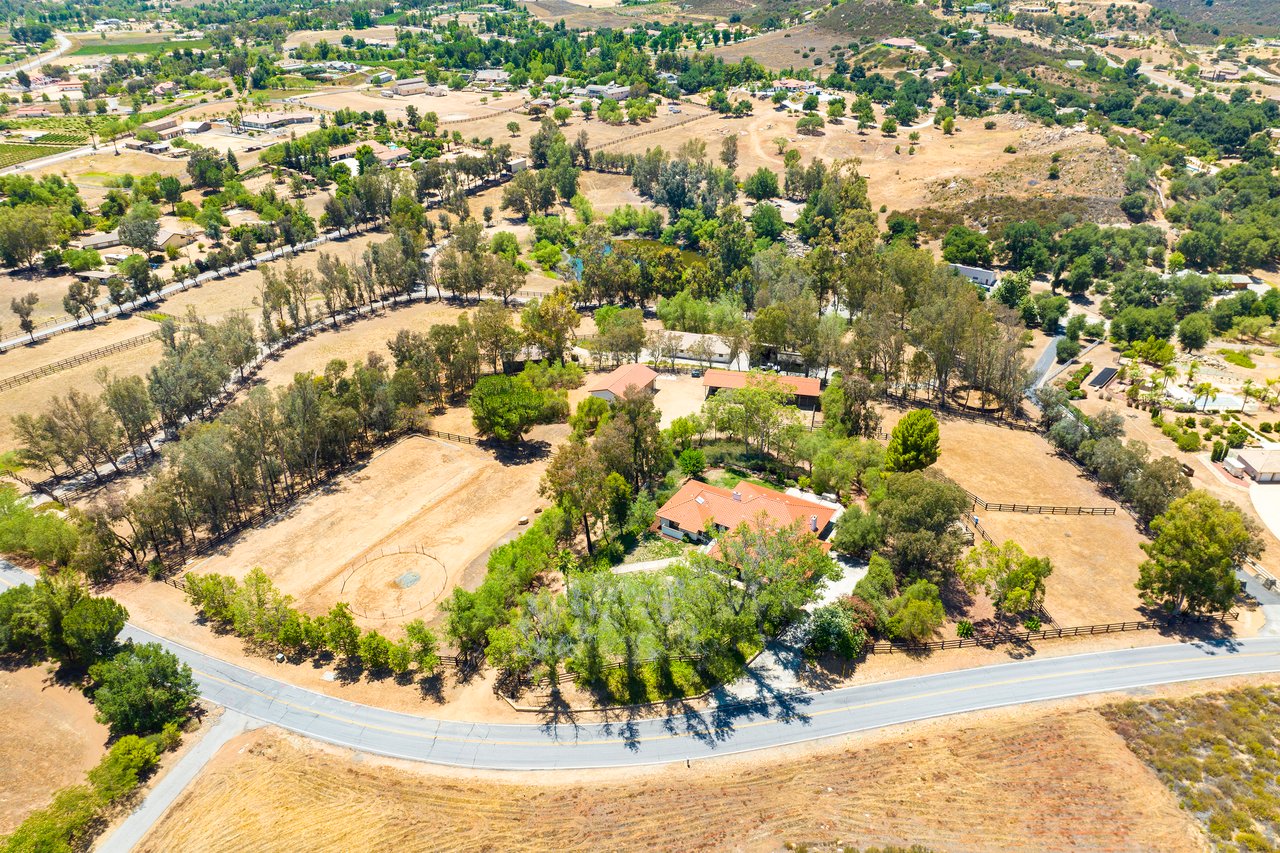 38785 Avenida Bonita