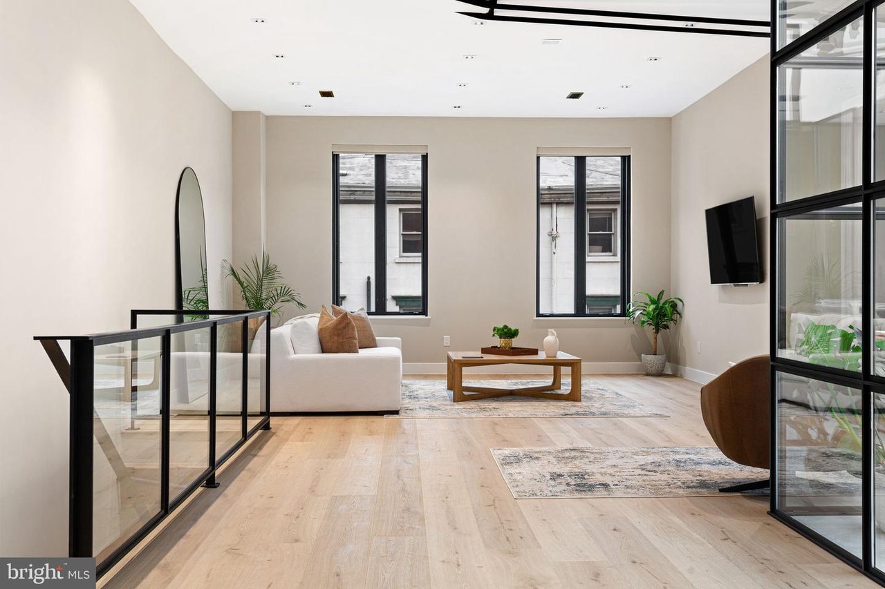 2017 Sansom St, Philadelphia, PA 19103