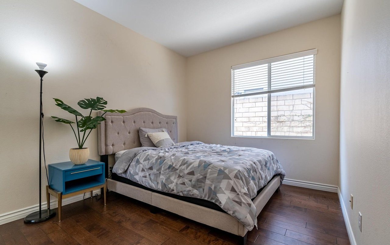 665 Camino De La Luz