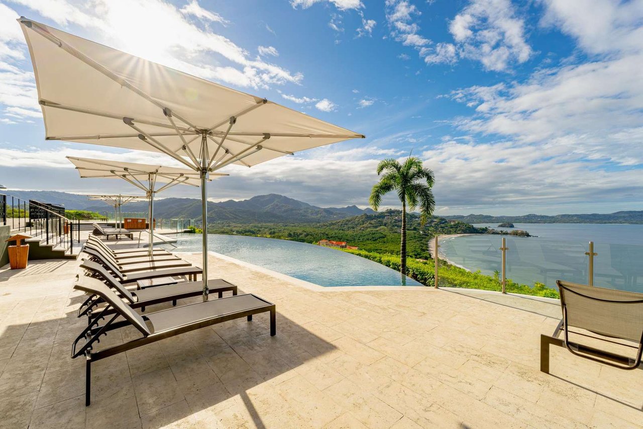 360 Splendor del Pacifico #305 | Oceanview Perfection – Just Steps from the Infinity Pool