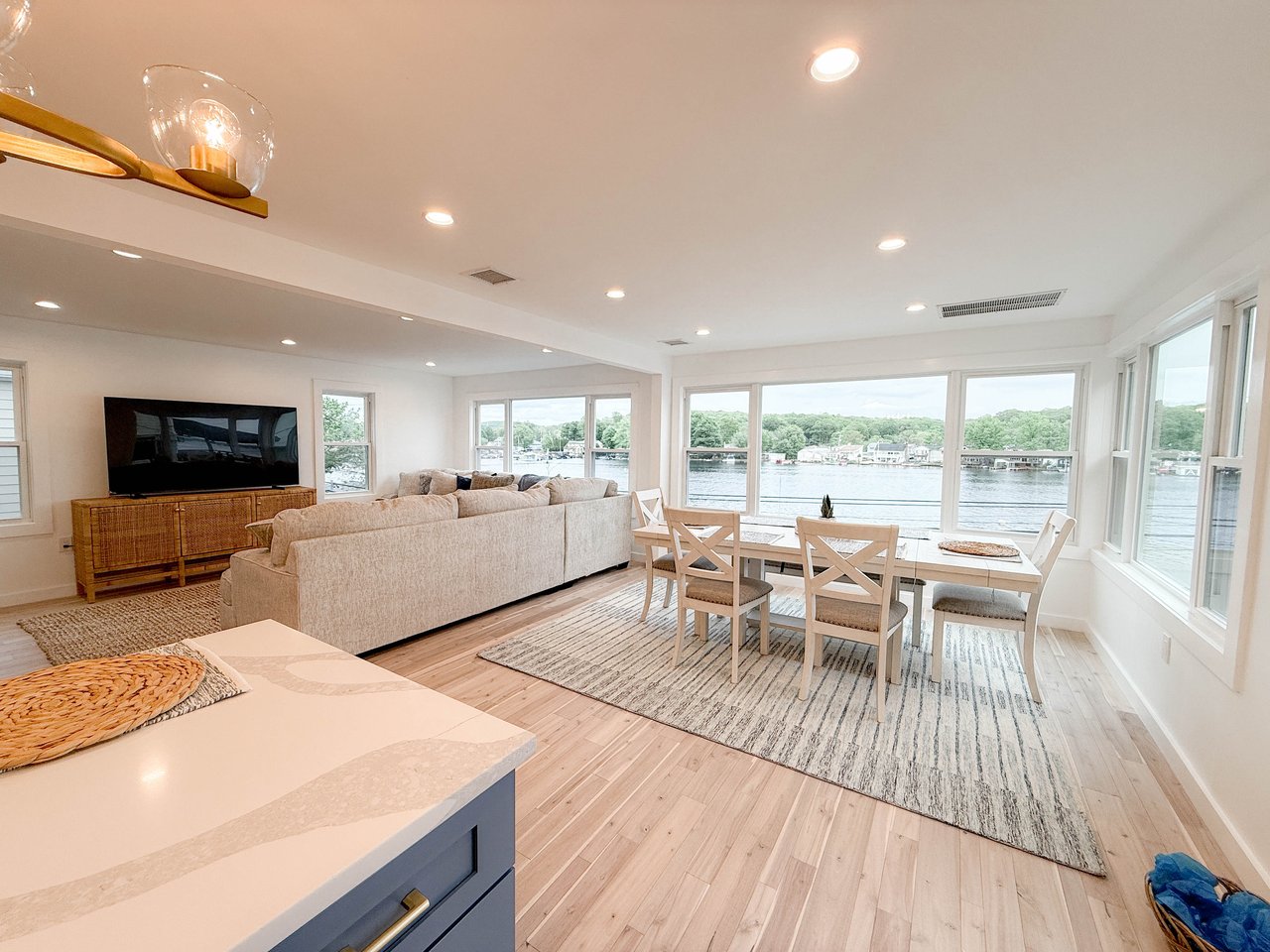 35 S Lakeside Ave