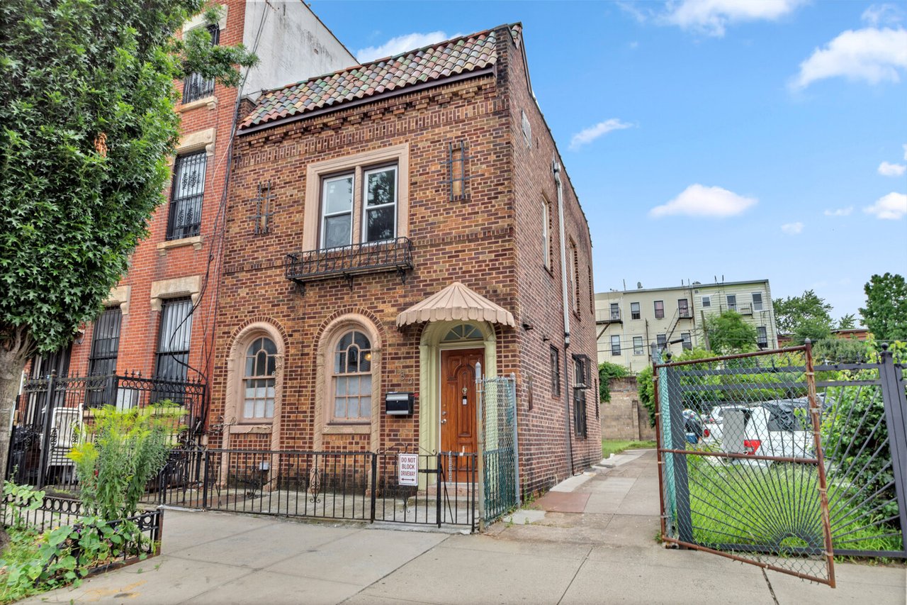 186 Macdougal Street