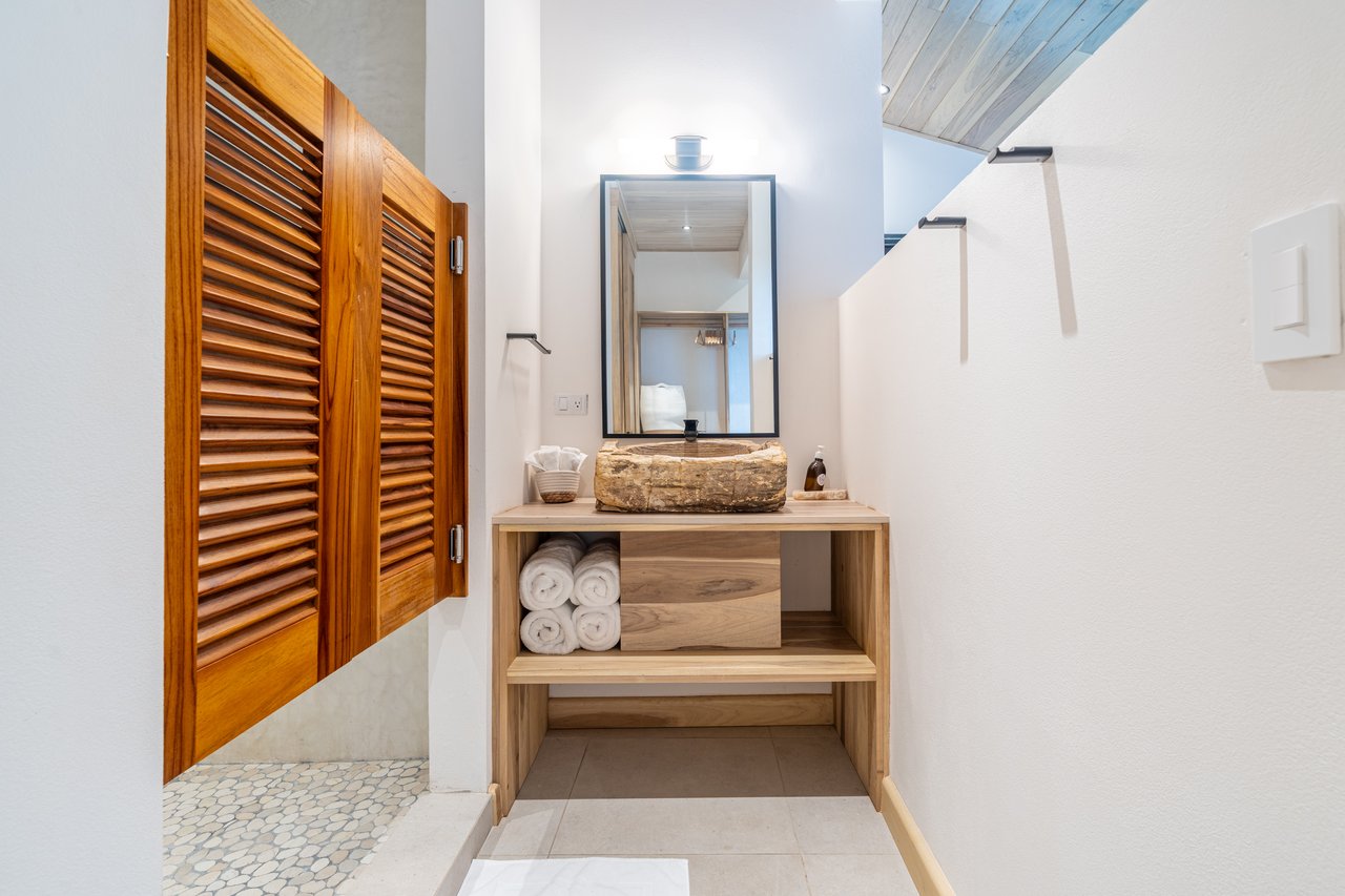 Casa Amarilla – Oceanfront Luxury Meets Sustainable Living in Tres Rios
