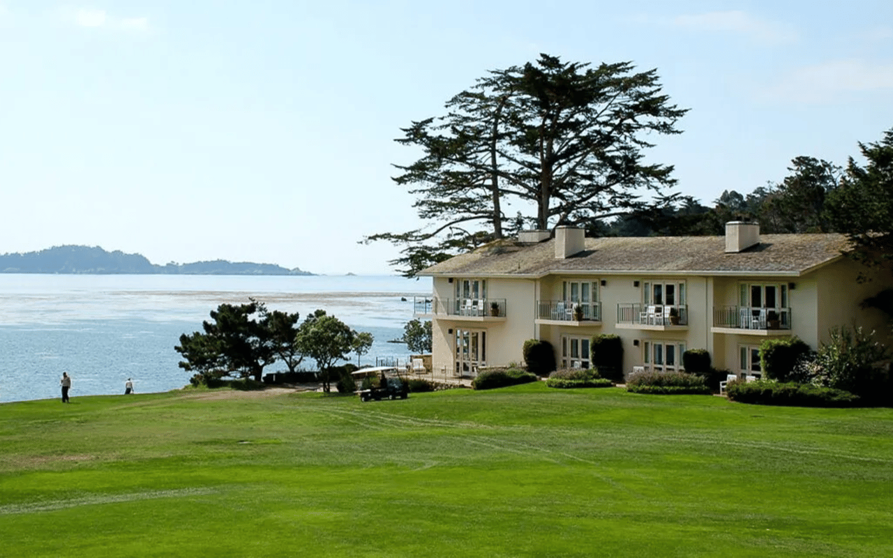 Top Oceanfront Resorts in Pebble Beach for a Lavish Stay