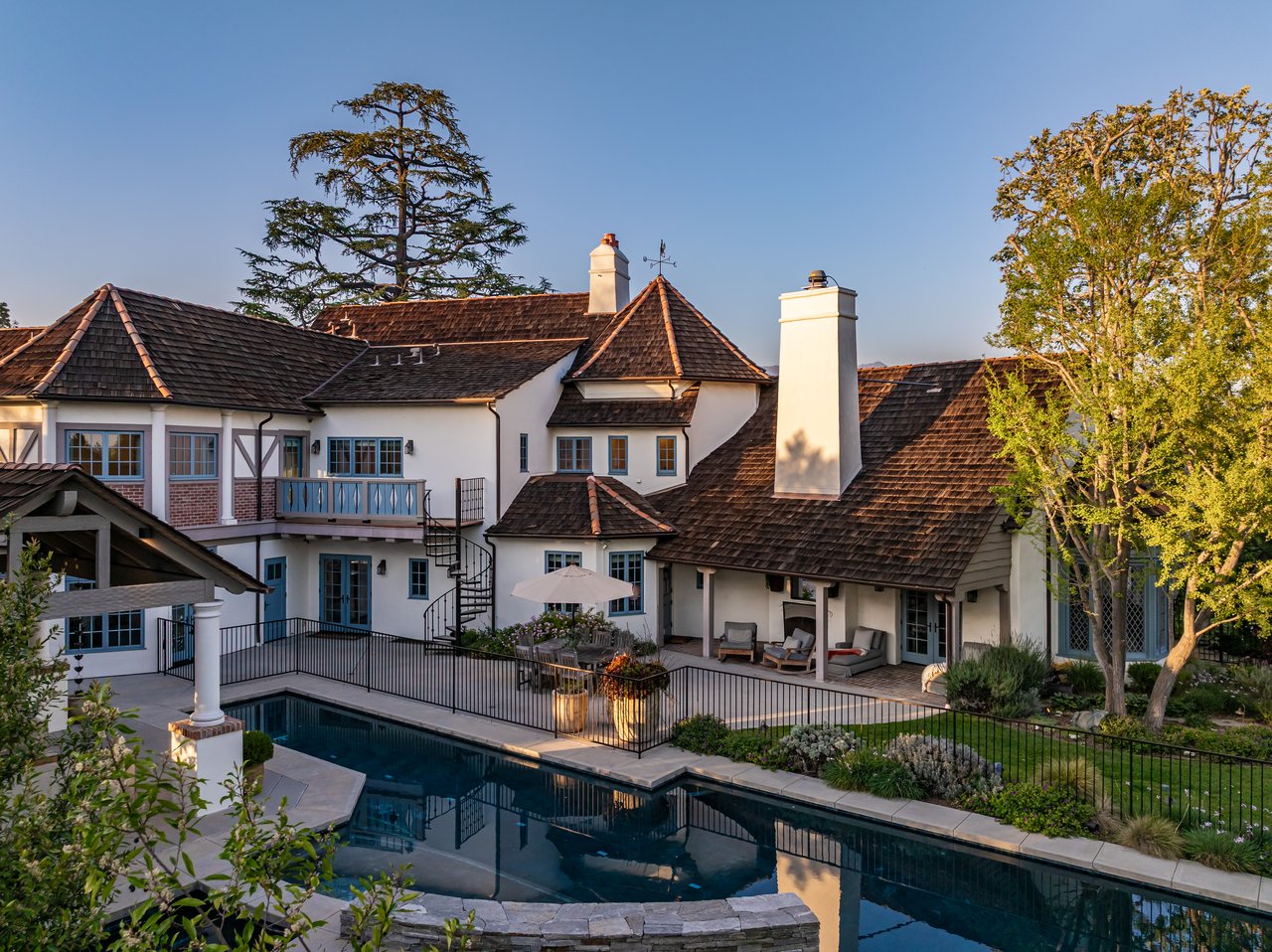 233 Hillside Rd