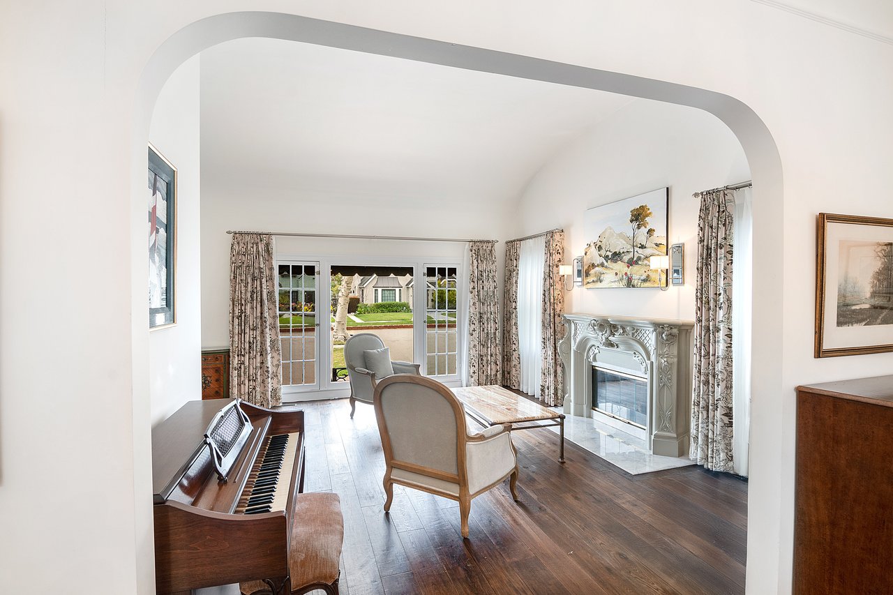 Sanctuary Paradise, N Citrus Ave, 90036