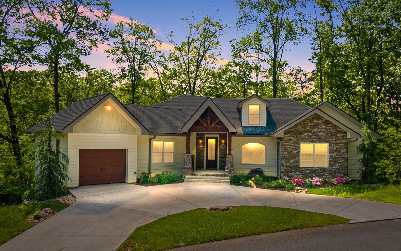 Wallace Luxury Spotlight | 3487 Summit Trails Drive Sevierville, TN 37862