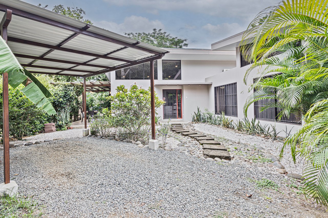 Charming Two Bedroom Casa Ceiba