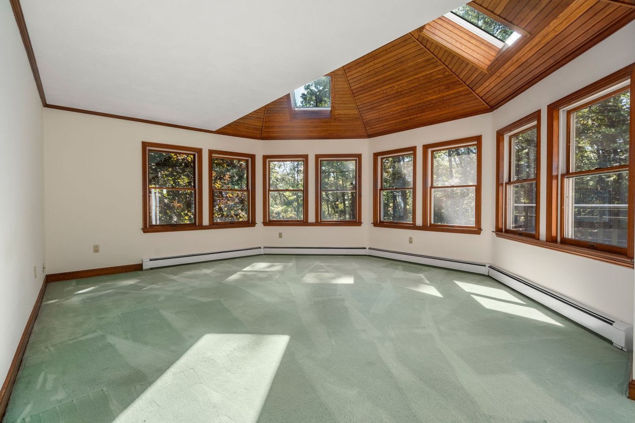 4 Leslie Rd