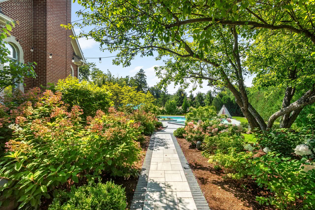 510 Broadsmoore Drive