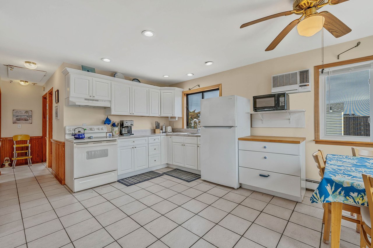 83 E Lighthouse Walk