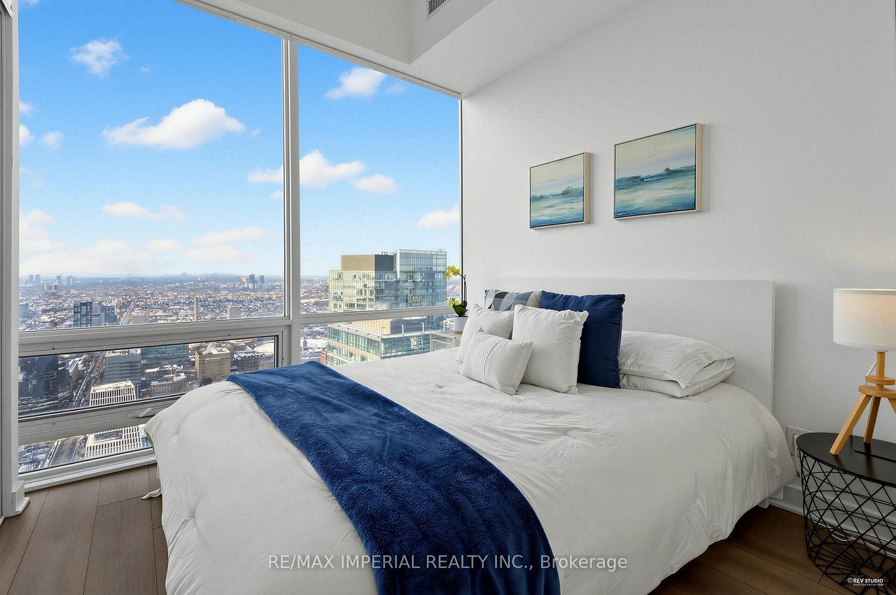 LUXURY SOUTHWEST PENTHOUSE