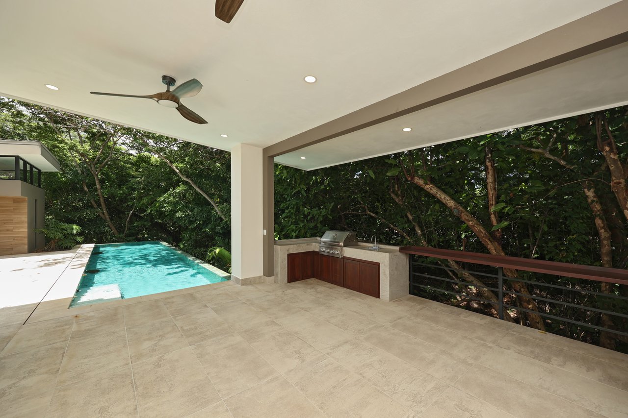 Modern luxury home for sale in Pacífico, Playas del Coco – Private pool, beach club and resort amenities