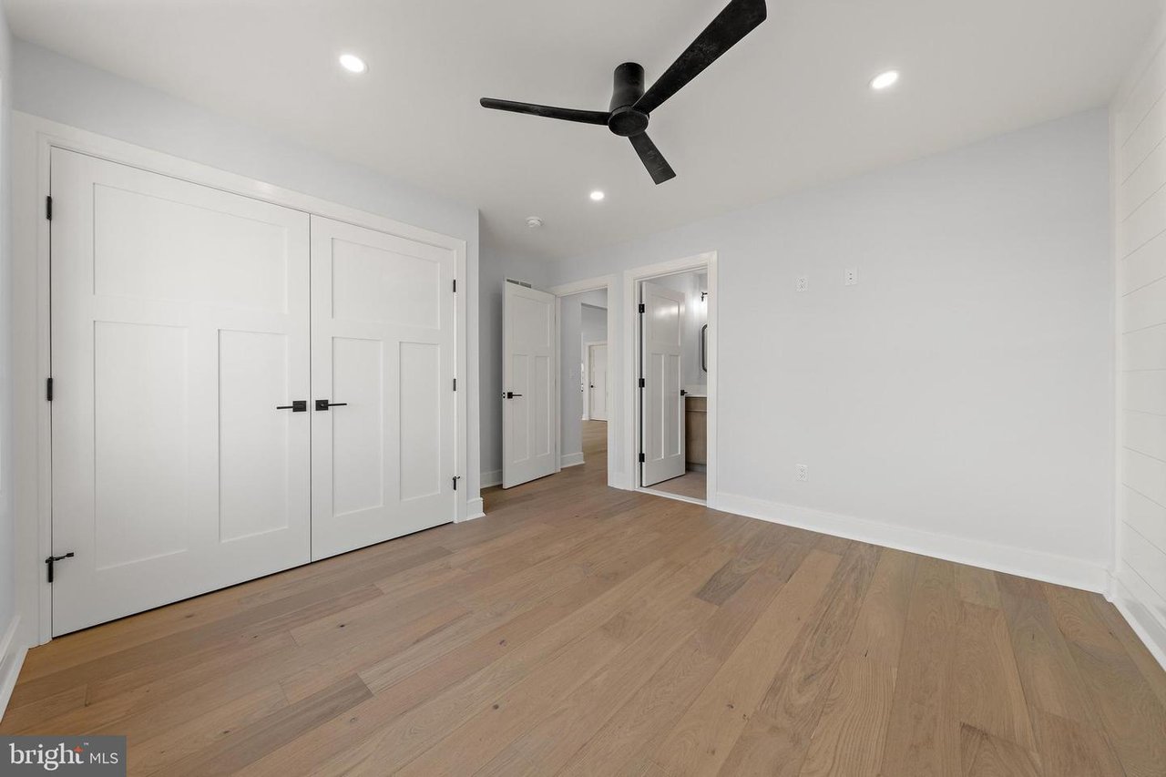 	352 N 5th St, Surf City Boro, NJ 08008