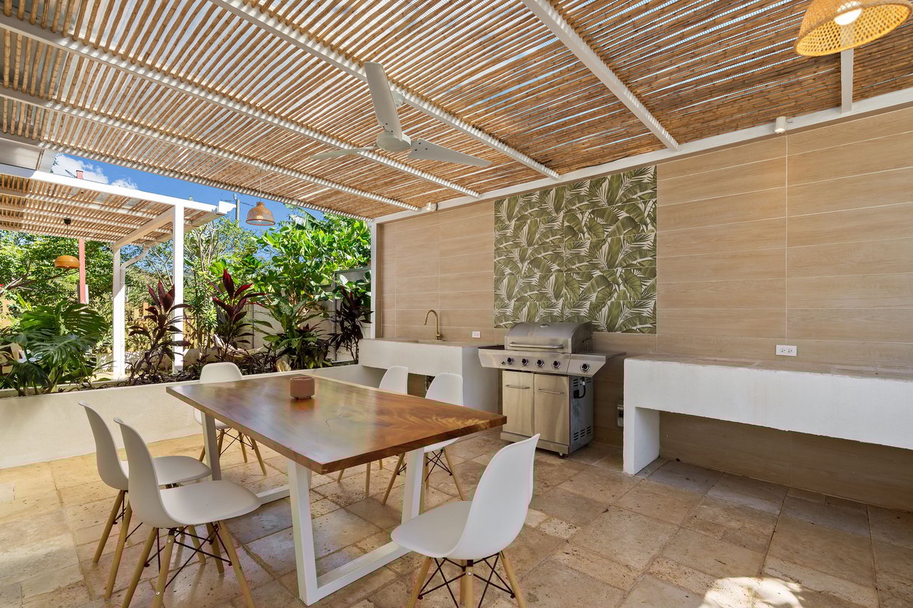 Casa Vista Grande | Lovely Modern Home at the Beach with Space to Build