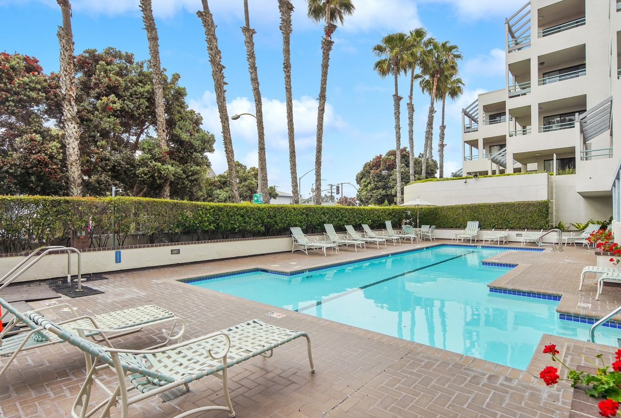 22 20 Ocean Park Blvd