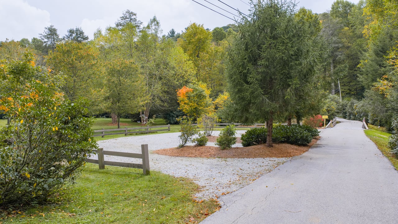 75 Hickory Dr