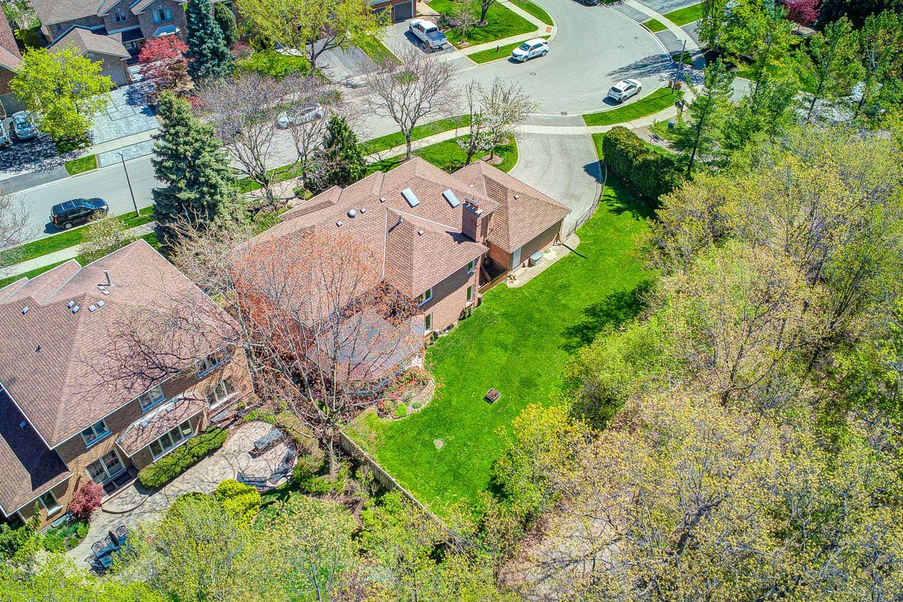 1296 Mapleridge Cres