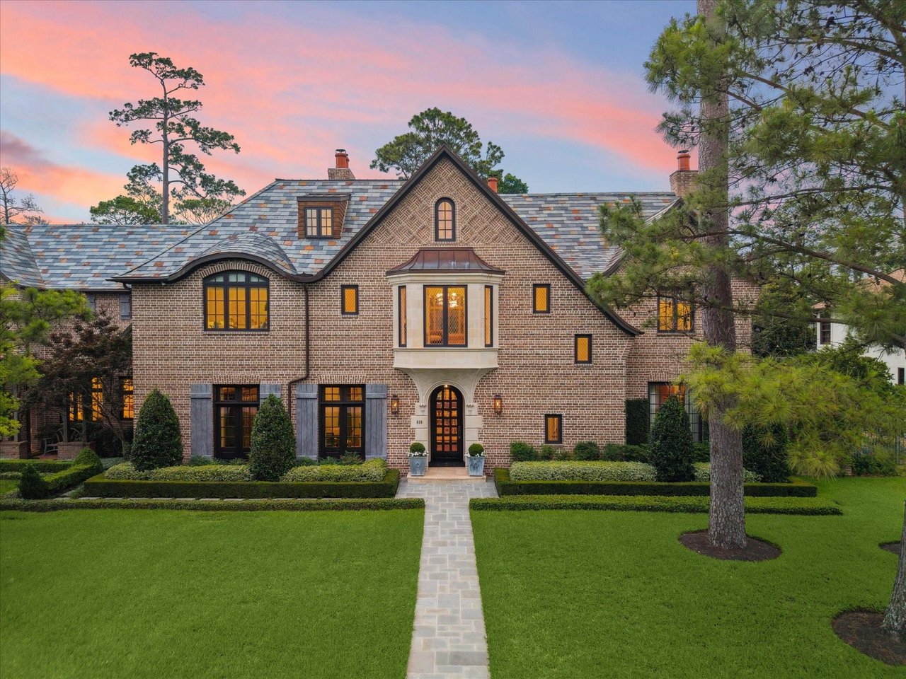 610 Wellesley Dr