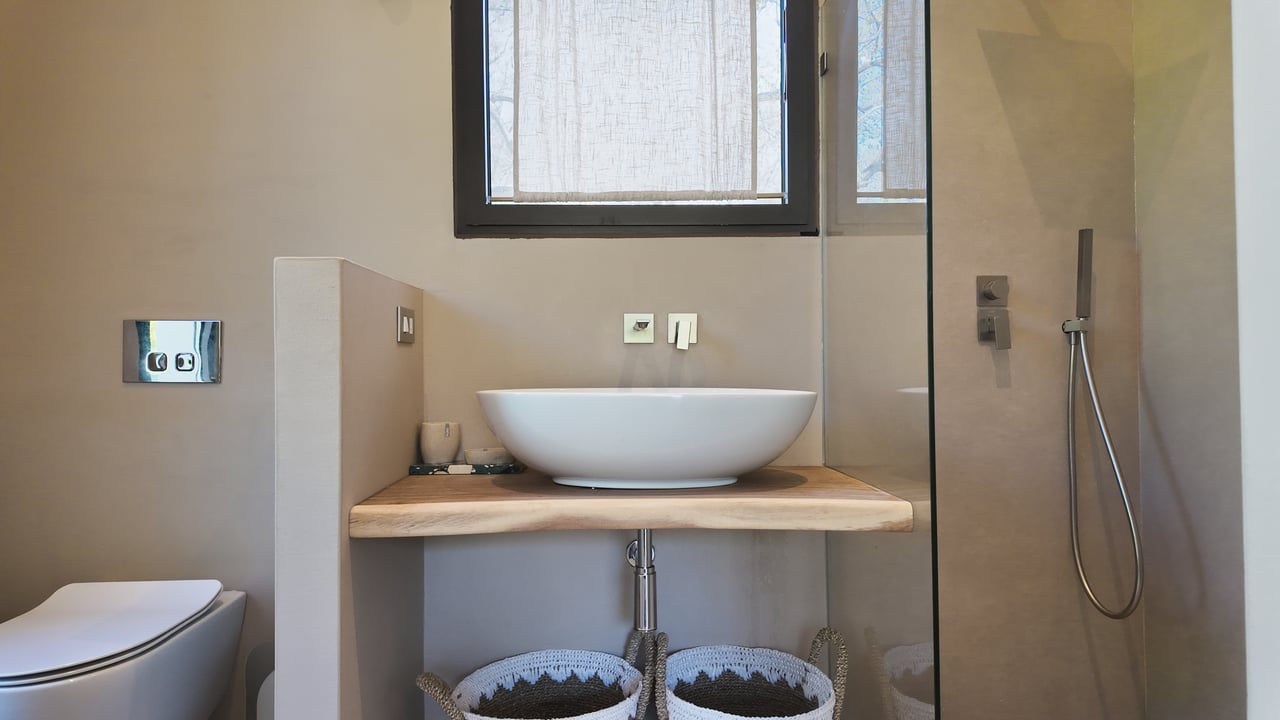 SANTA FE MODERN HOME IN CATALINA COVE | 5,410 M² LOT NEAR BEACHES