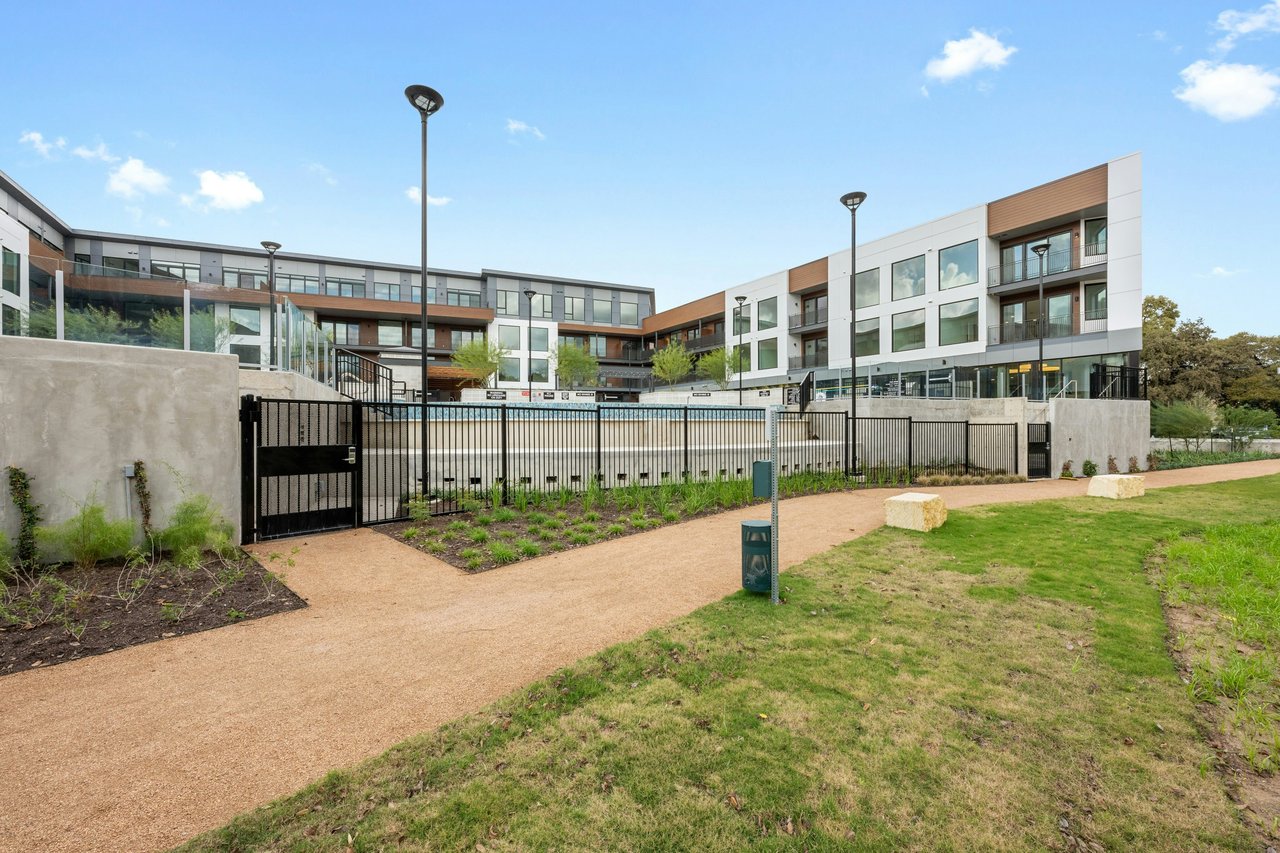 2209 S. 1st St. #221 - OneOak 
