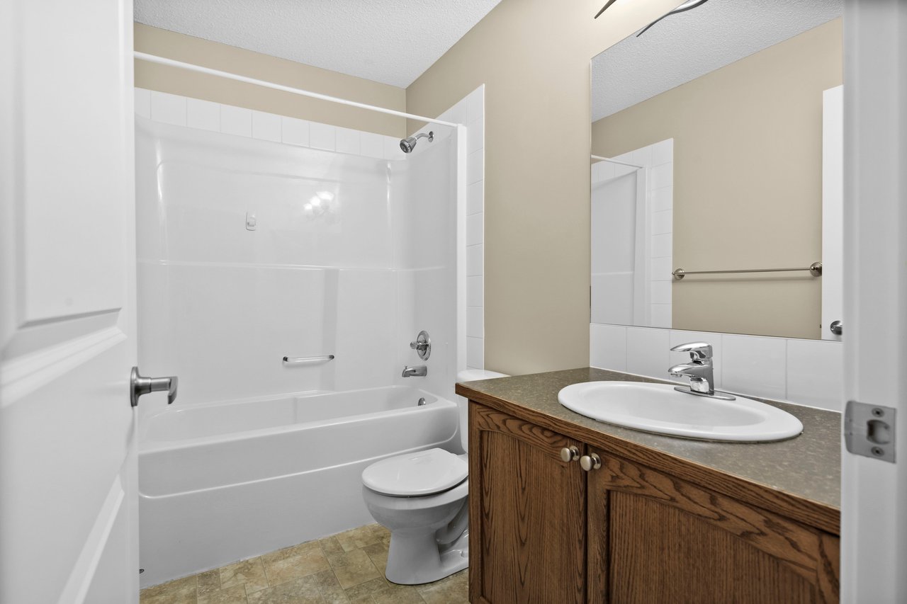 156 Rockyspring Grove NW