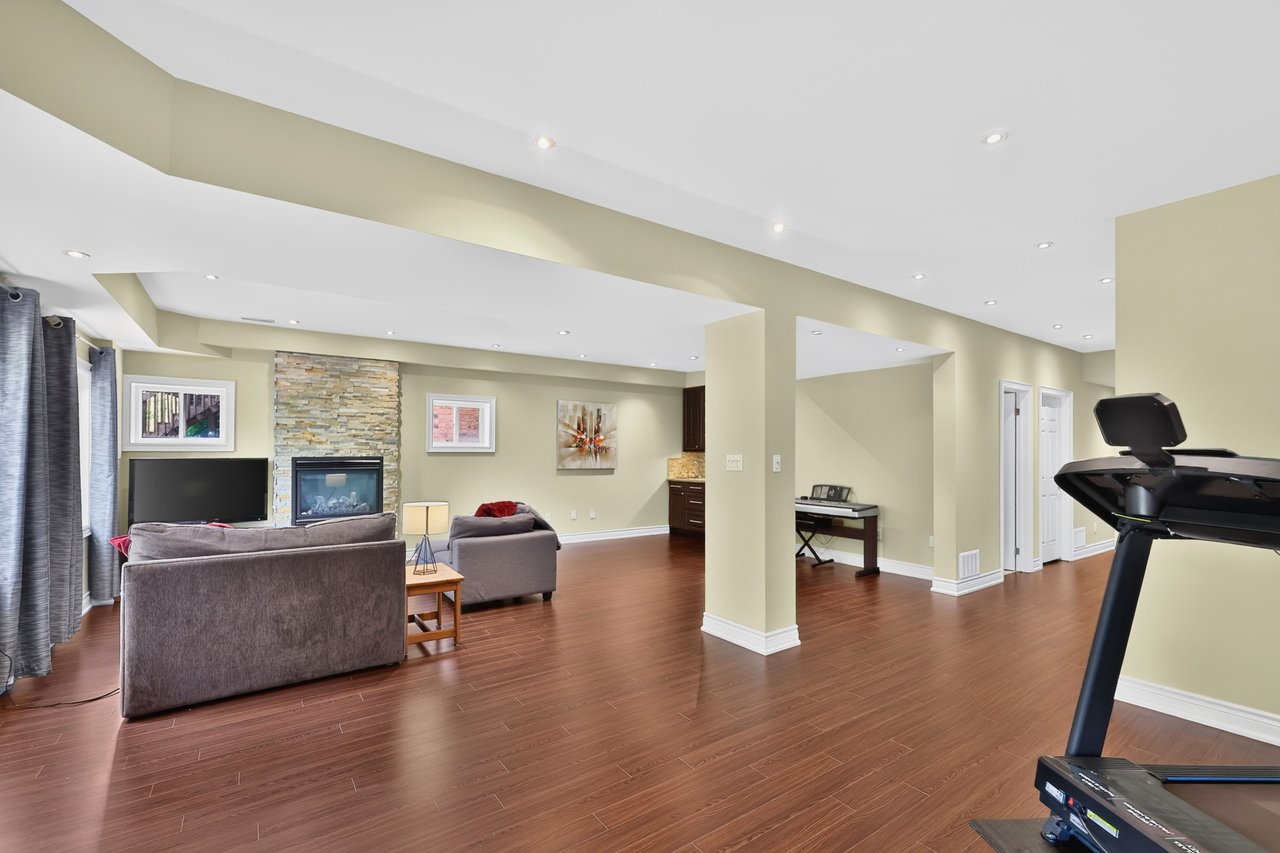 2269 Whitworth Drive, Oakville 