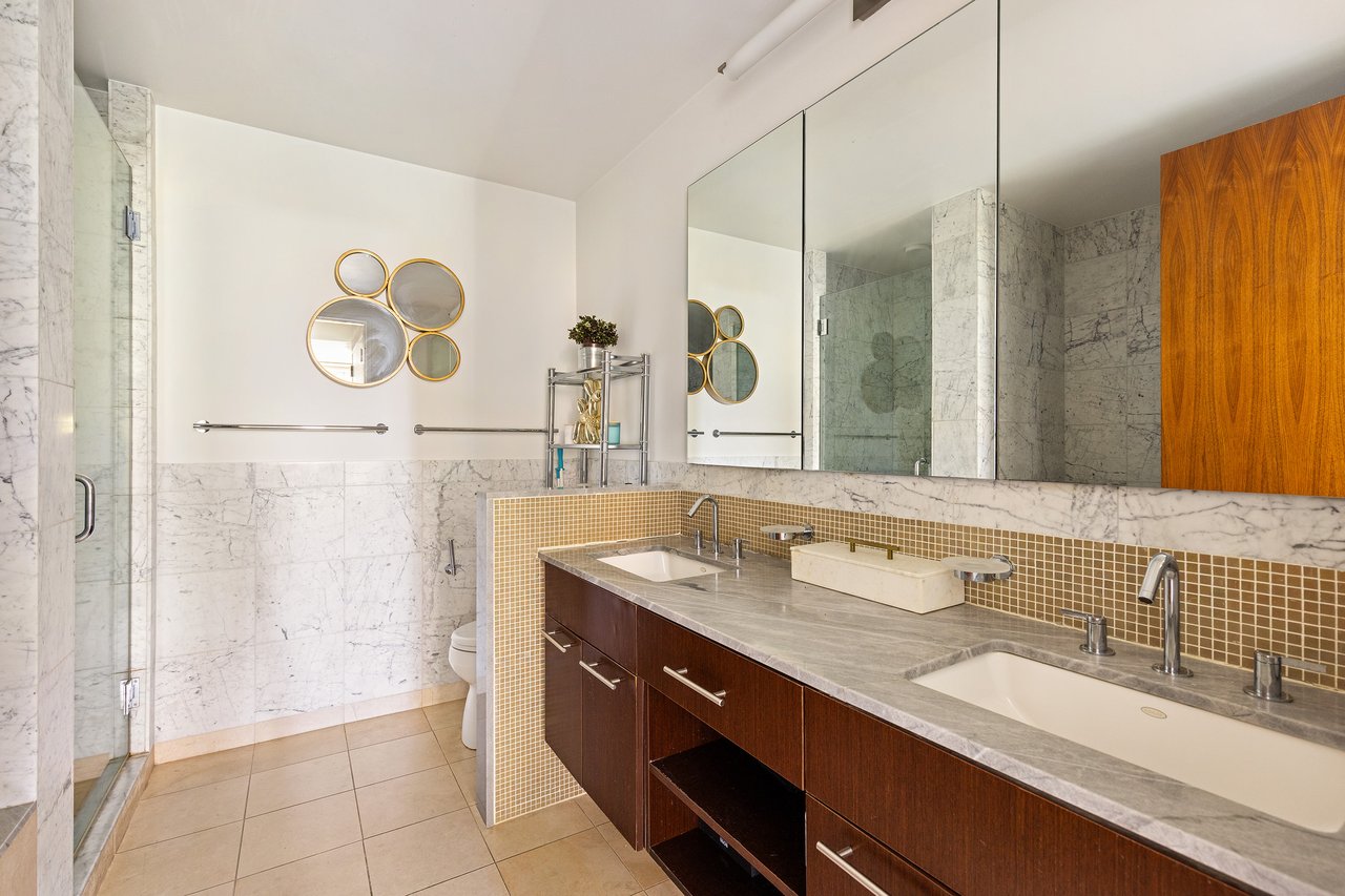 Chic Corner unit in Chelsea