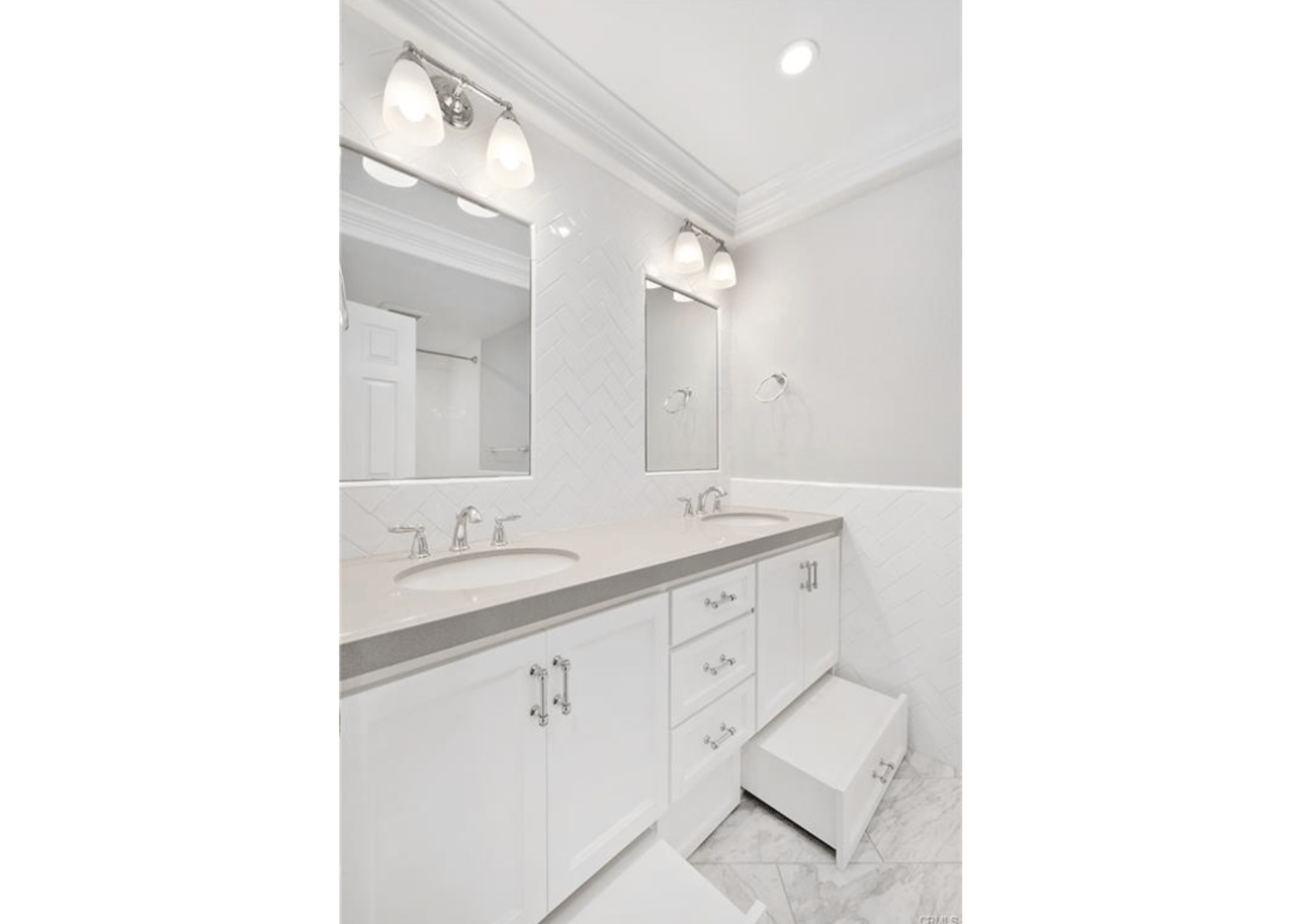 23921 Catbird Court