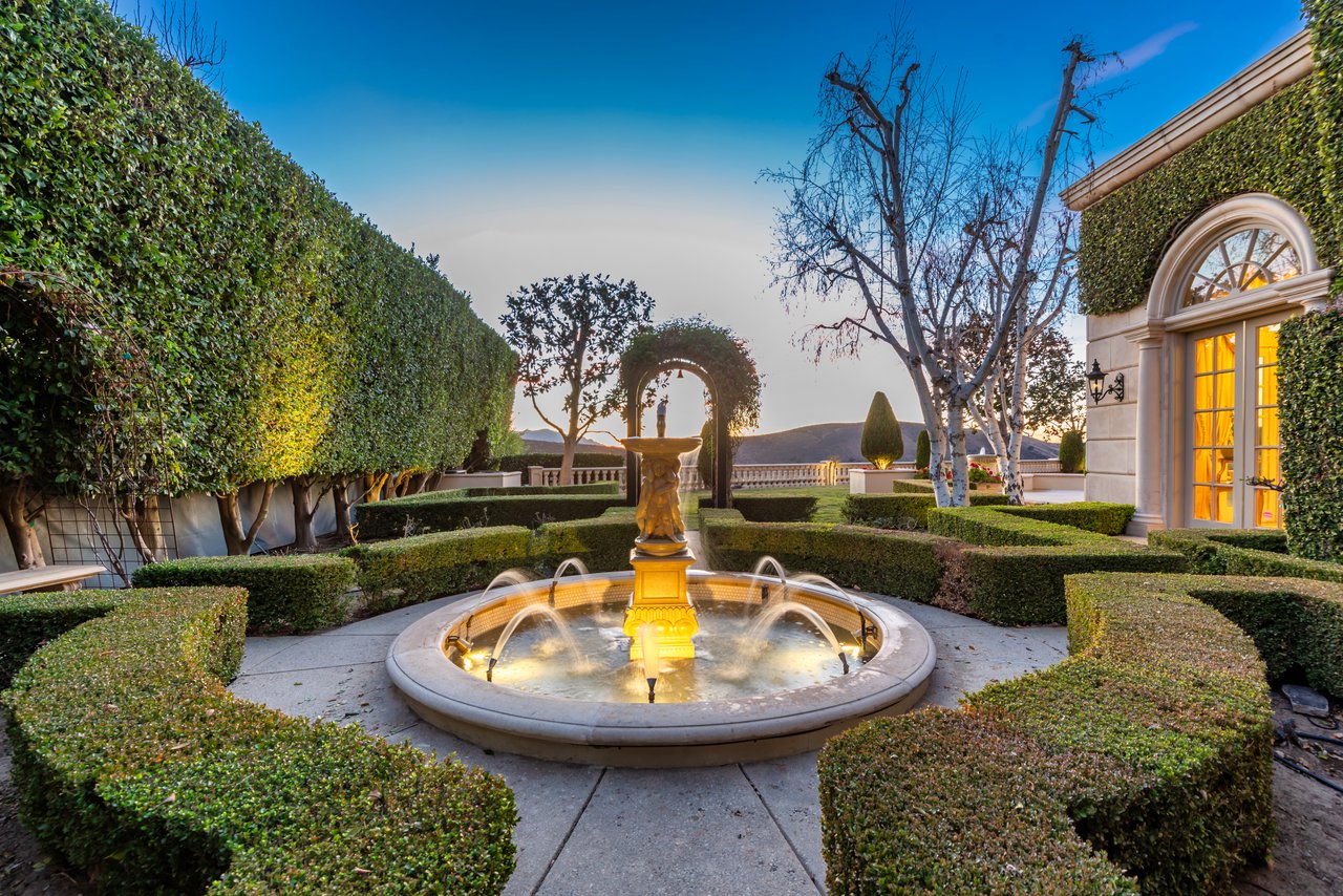 996 Vista Ridge Lane